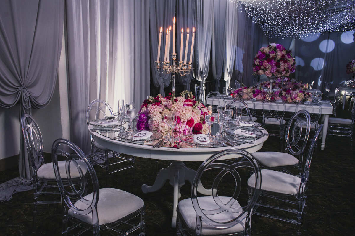 decoración en tonos rosados y fucsia