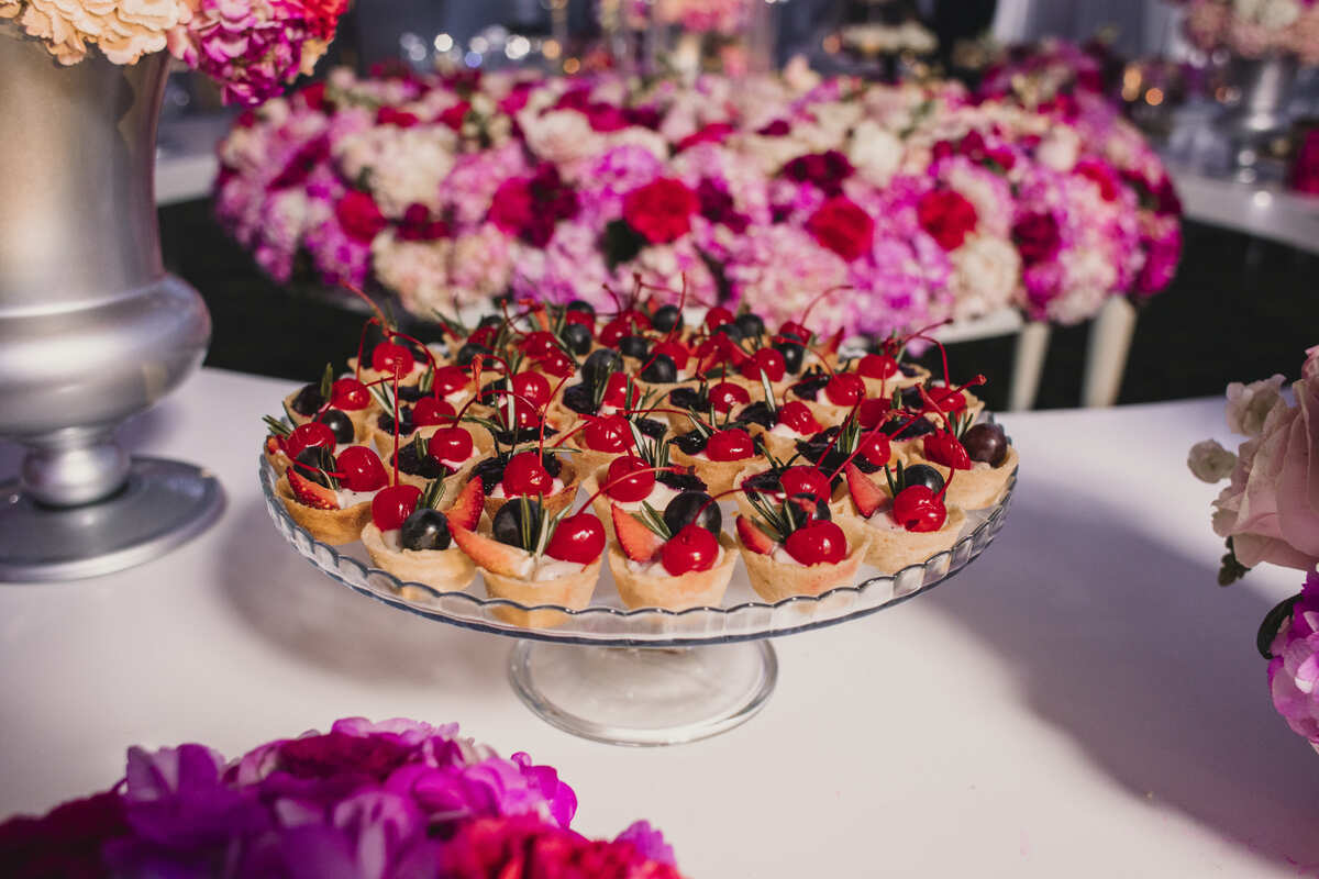 postres decorados en rosado y fucsia