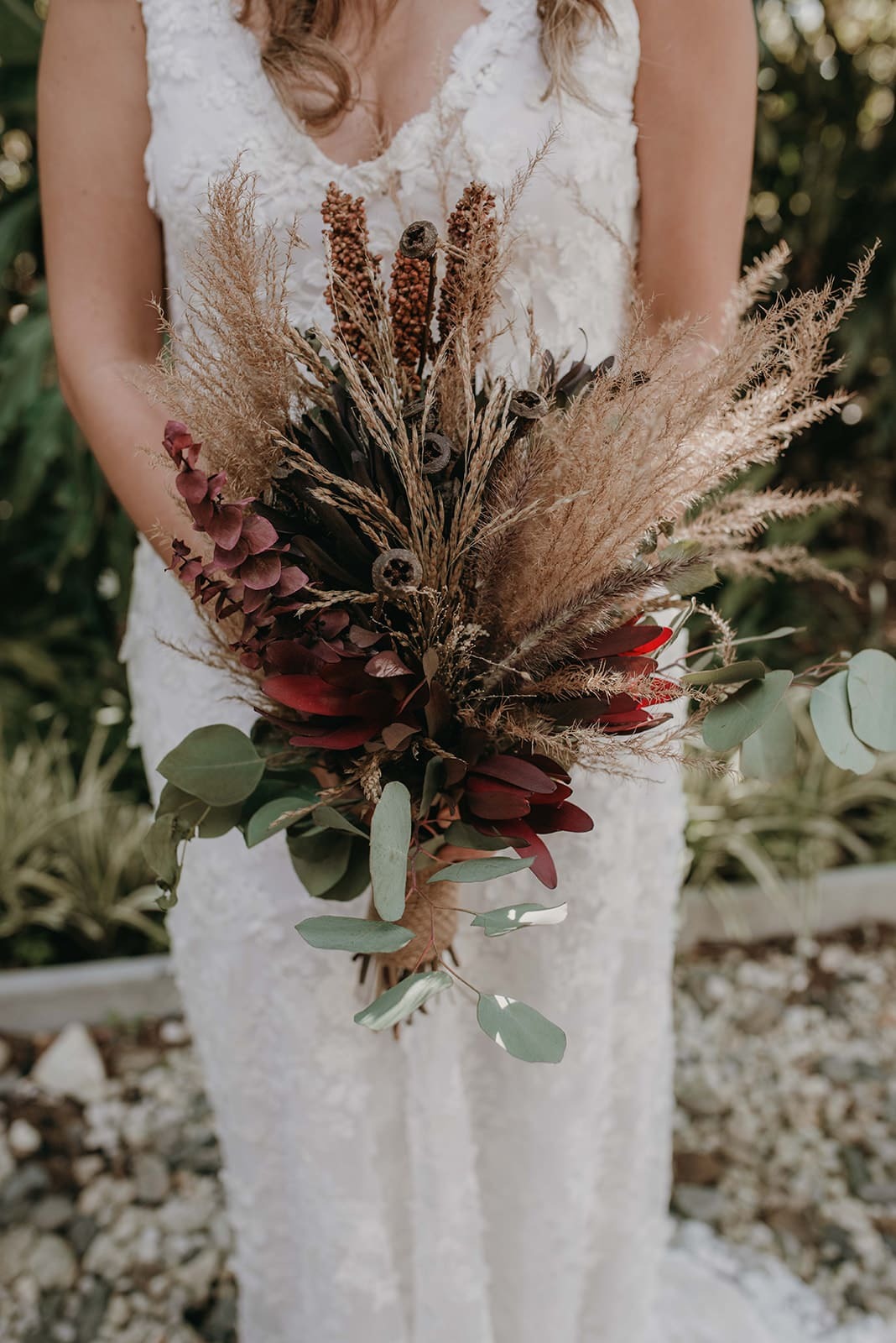 Boda Daniel y Juliana 8 Mujer sosteniendo ramo